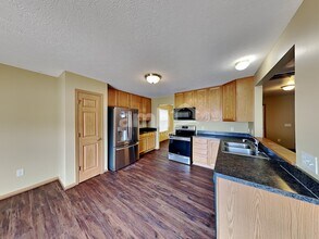 6909 Spring Bloom Dr in Canal Winchester, OH - Foto de edificio - Building Photo