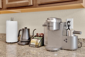 7605 Finishing Touch Court, Unit House in Las Vegas, NV - Building Photo - Building Photo