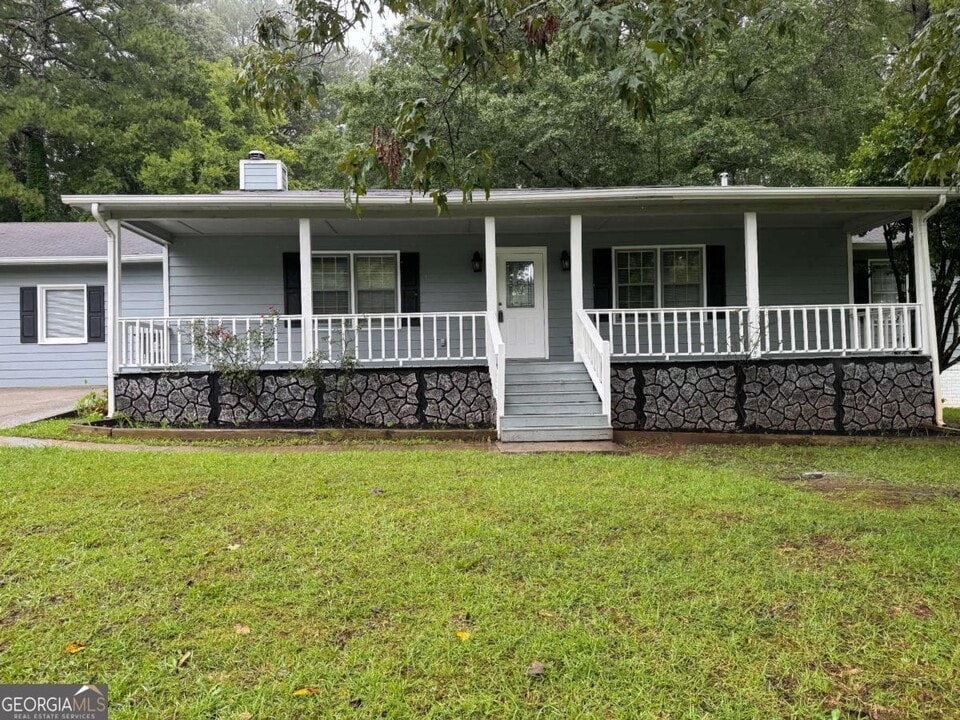 155 Davis Rd in Stockbridge, GA - Building Photo