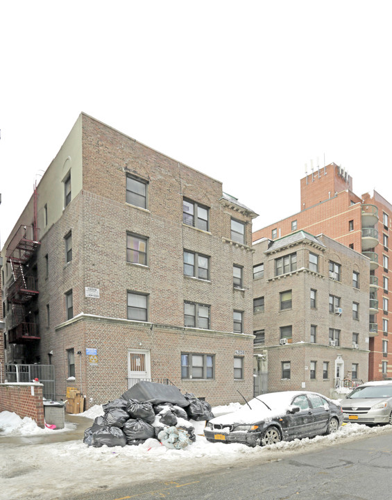 4230 Union St in Flushing, NY - Building Photo