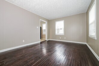 1608 W Sheley Rd in Independence, MO - Building Photo - Building Photo