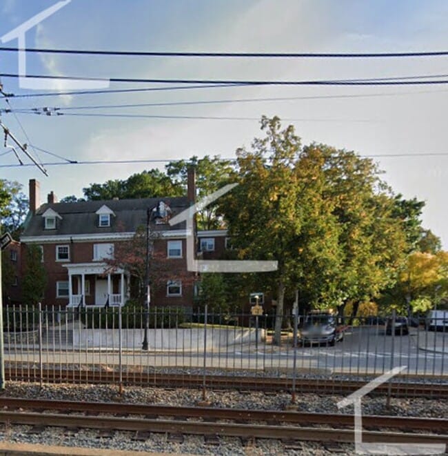 property at 2018 Commonwealth Ave