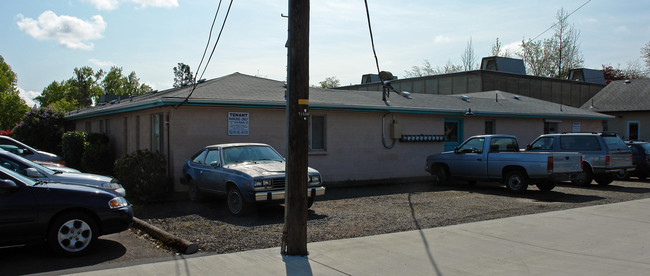 1570 Pearl St in Eugene, OR - Building Photo - Building Photo