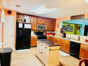 7907 Owl Ln in Baytown, TX - Building Photo - Building Photo