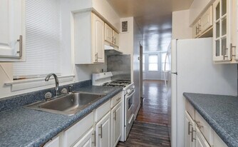 5172 Parkside Ave in Philadelphia, PA - Building Photo