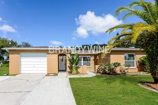 9923 Woodridge Ct in Port Richey, FL - Building Photo