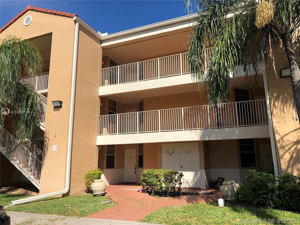 8266 NW 24th St-Unit -8266 in Coral Springs, FL - Building Photo