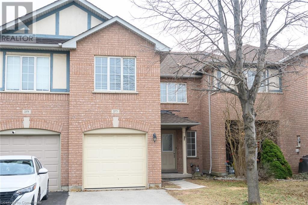 2373 Newcastle Crescent in Oakville, ON - Building Photo