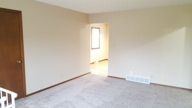 3718 Convair Ln in Cedar Falls, IA - Building Photo - Building Photo