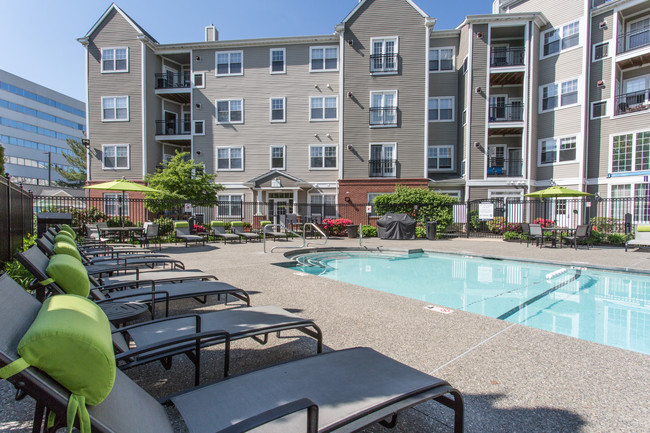 Washington Crossing Apartments in Woburn, MA - Foto de edificio - Building Photo