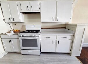 1013 E Center St, Unit 4 in Milwaukee, WI - Foto de edificio - Building Photo