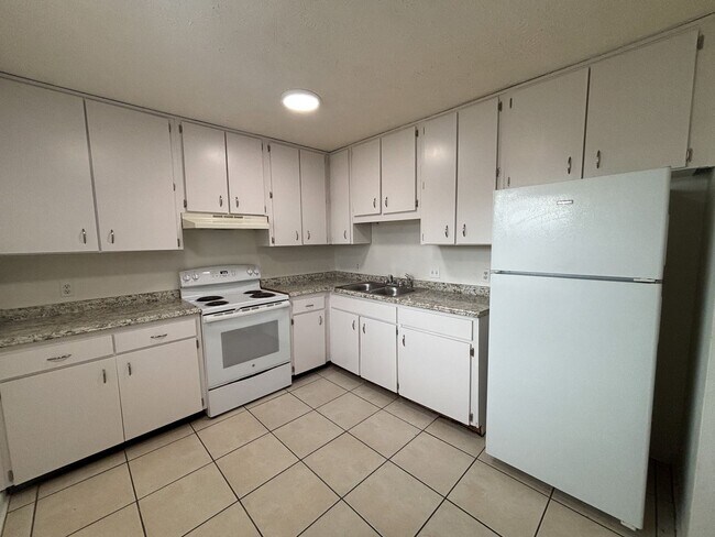 2409 E 10th St in Panama City, FL - Building Photo - Building Photo