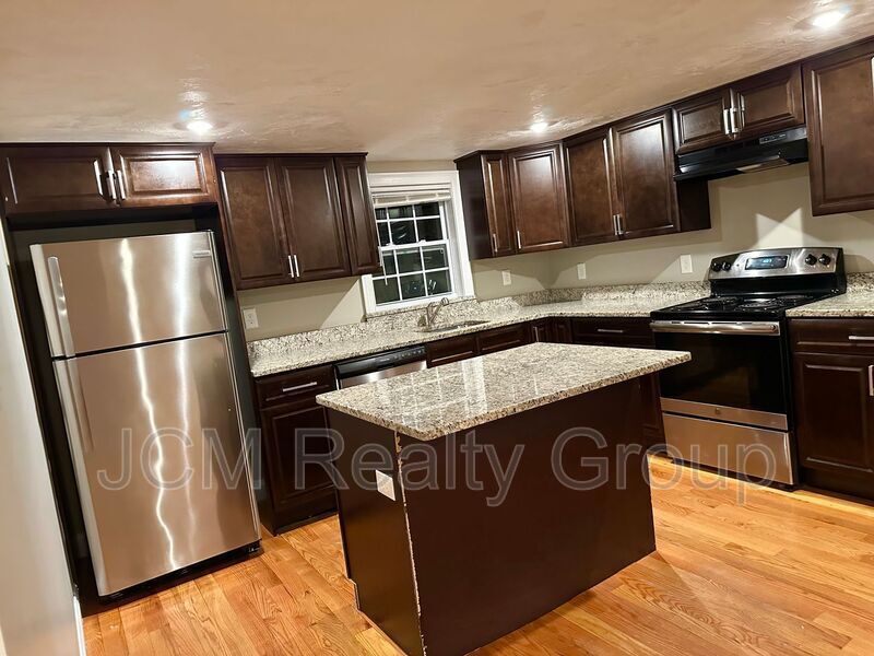 22 Tracey St in Peabody, MA - Building Photo