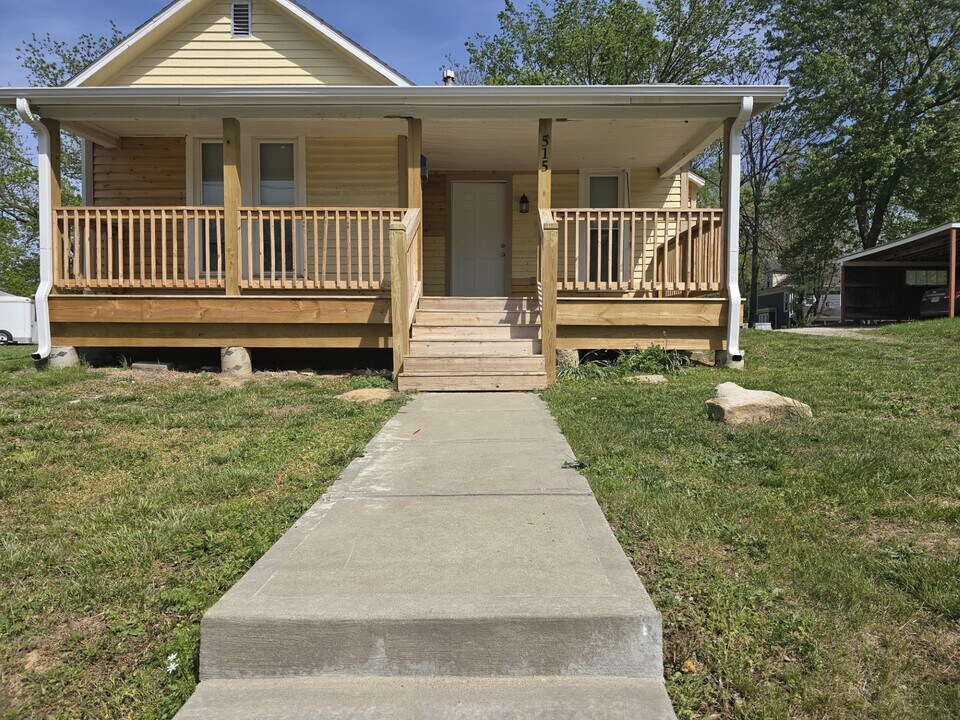 515 Maple St in Warrensburg, MO - Building Photo