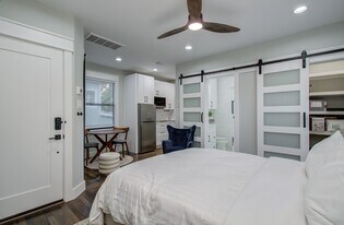 1318 Cleburne St in Houston, TX - Building Photo