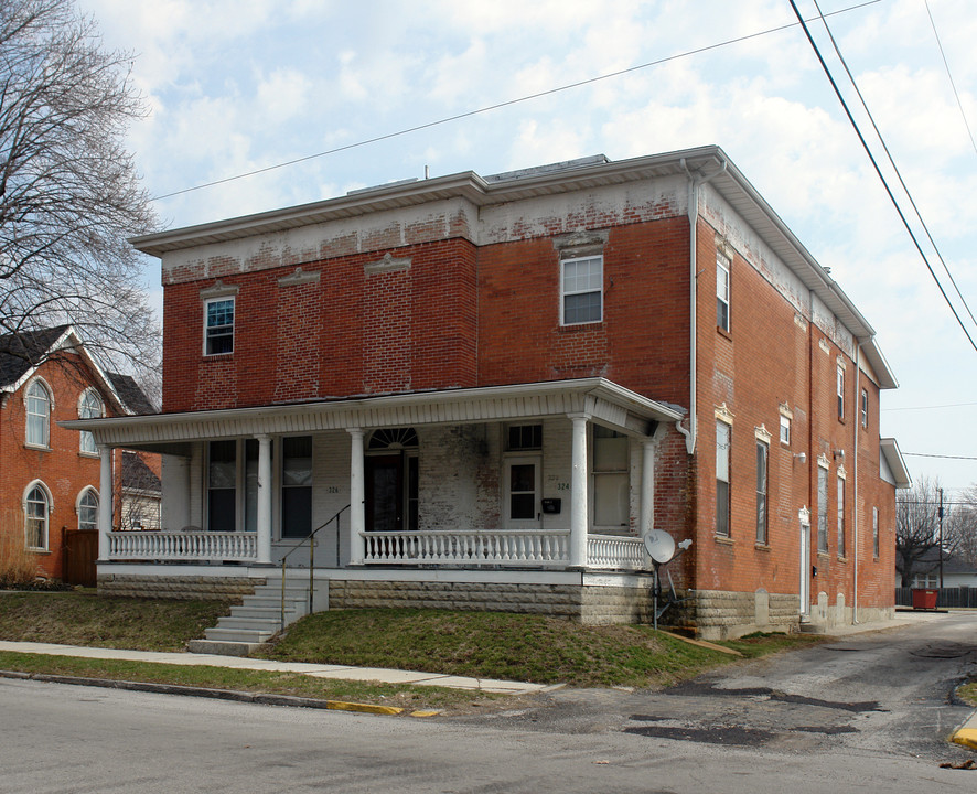 324 N Main St in Fostoria, OH - Foto de edificio