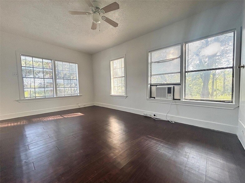 3312 Oak Springs Dr in Austin, TX - Building Photo