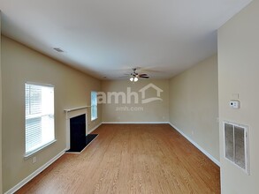 3073 Running River Ct in Douglasville, GA - Foto de edificio - Building Photo