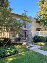 Westdale Commons Apartments in Modesto, CA - Foto de edificio - Building Photo