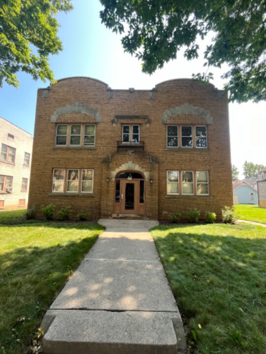 3444 N 17th St in Milwaukee, WI - Building Photo