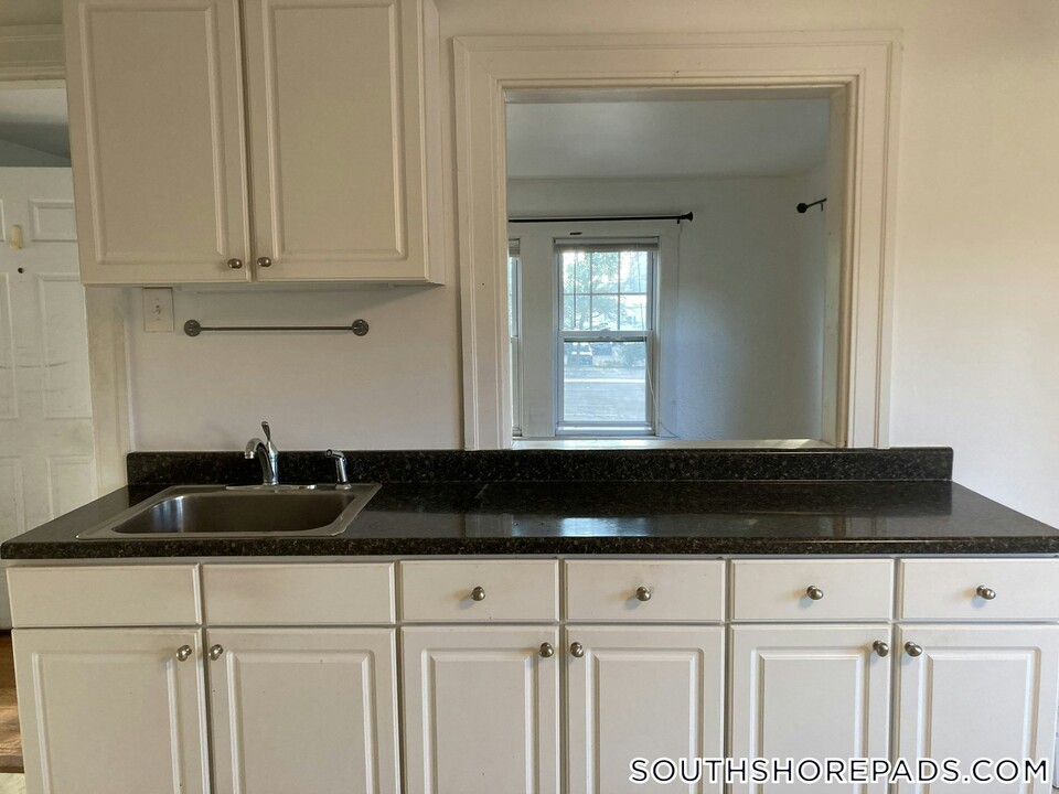 13 Blanchard Rd in Weymouth, MA - Building Photo