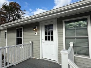 135 Cooper Rd in Fishkill, NY - Building Photo - Building Photo