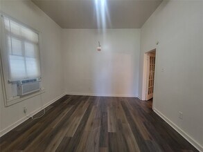 1910 Ave N Ursuline St-Unit -2 in Galveston, TX - Building Photo - Building Photo