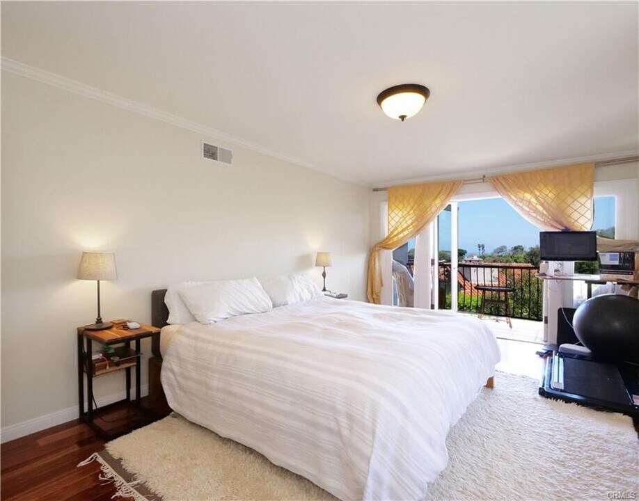 345 Palos Verdes Dr W in Palos Verdes Estates, CA - Building Photo