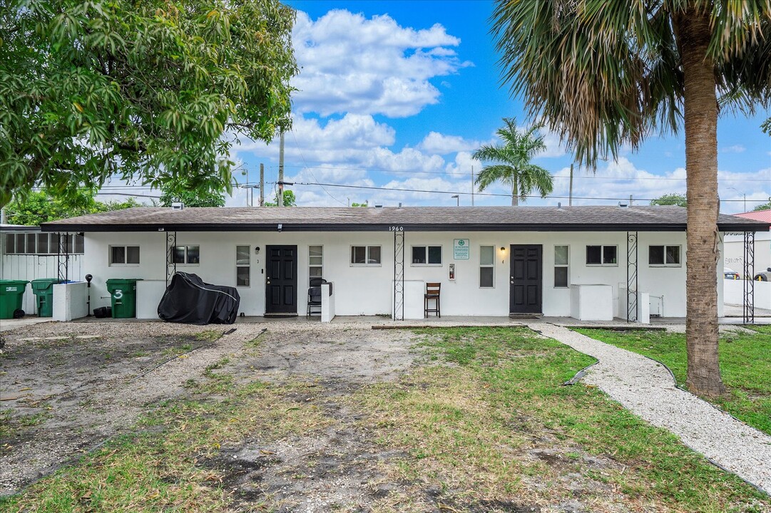 1960 SW 41st Ave in Fort Lauderdale, FL - Building Photo