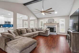 2187 Calle De Castelar in Navarre, FL - Foto de edificio - Building Photo