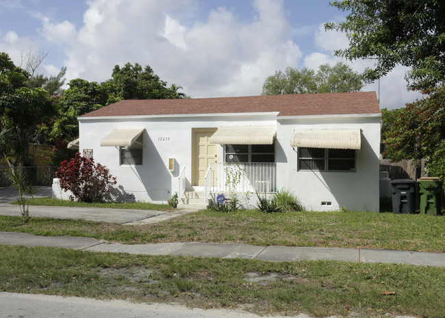 12230 NE 8th Ave in Miami, FL - Foto de edificio - Building Photo