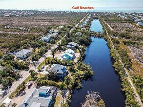 785 Rabbit Rd in Sanibel, FL - Building Photo - Building Photo
