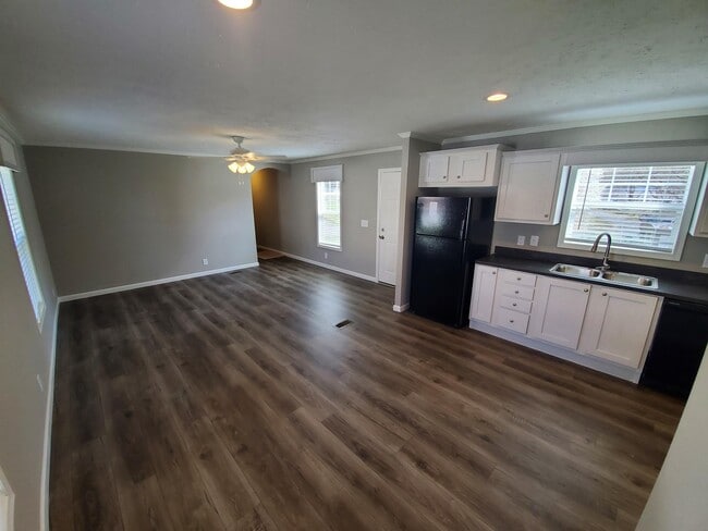 252 Field Pine Dr in Browns Summit, NC - Foto de edificio - Building Photo