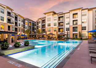 THE ABBEY AT NORTHPOINT in Spring, TX - Foto de edificio - Building Photo