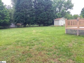 305 Laurel Tree Ln in Simpsonville, SC - Building Photo - Building Photo