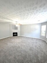 5556 Pineridge Ct in Forest Park, GA - Foto de edificio - Building Photo