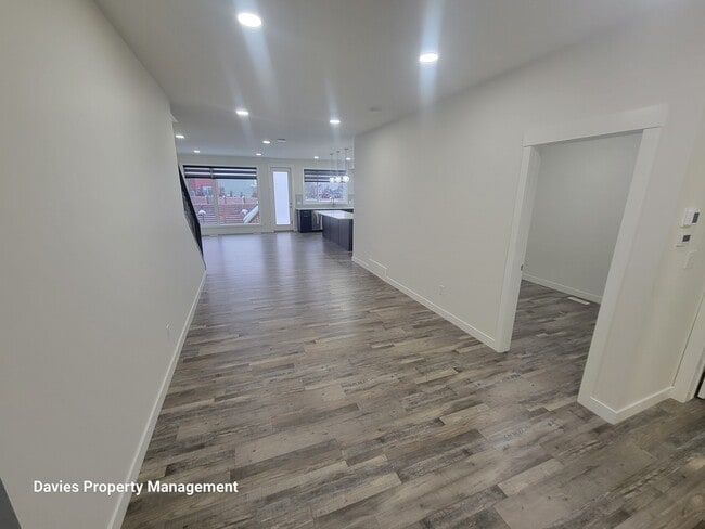 3213 Kulay Way SW in Edmonton, AB - Building Photo - Building Photo