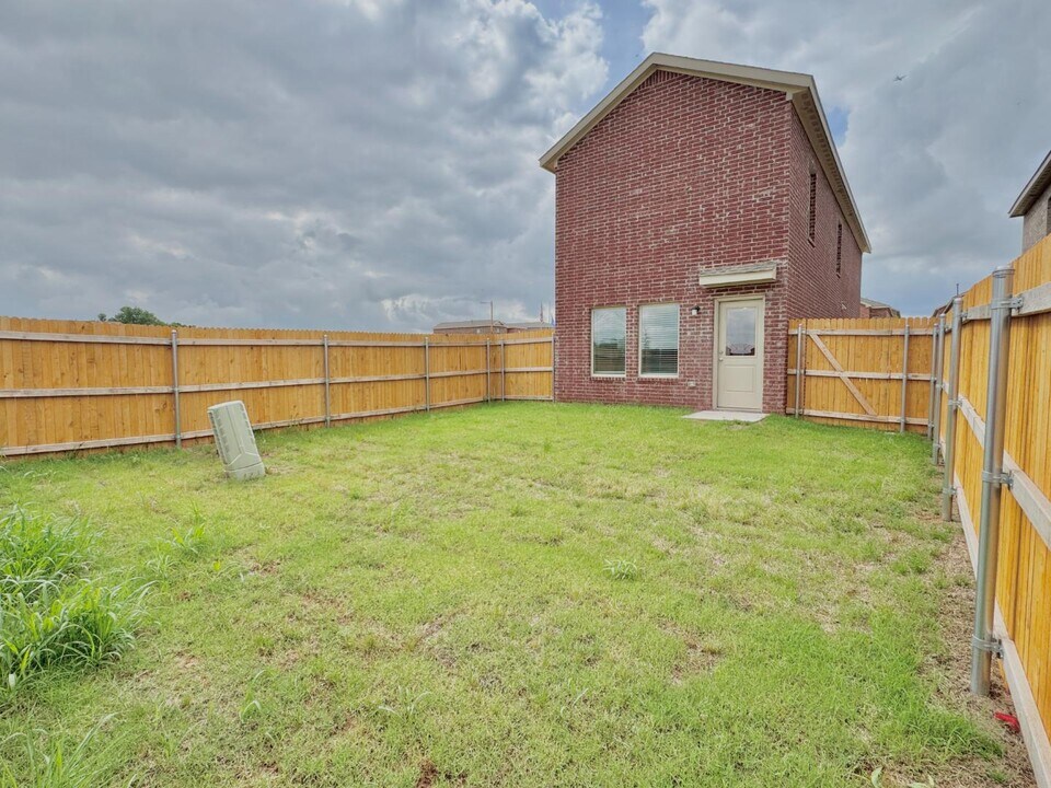 3307 NW 149th St in Oklahoma City, OK - Building Photo