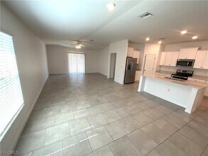 3905 Treasure Oak Wy in Ft. Myers, FL - Building Photo - Building Photo