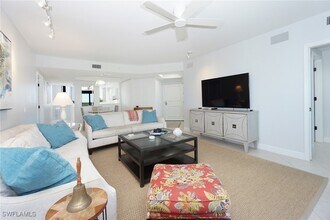 7225 Pelican Bay Blvd in Naples, FL - Building Photo - Building Photo
