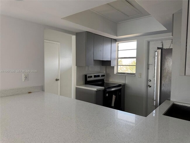 1333 E Hallandale Beach Blvd, Unit 444 in Hallandale Beach, FL - Building Photo - Building Photo