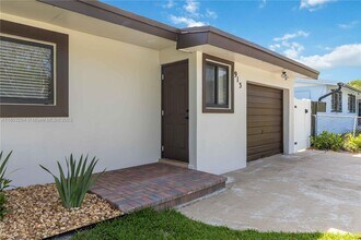 913 SW 49th Ave in Plantation, FL - Building Photo - Building Photo