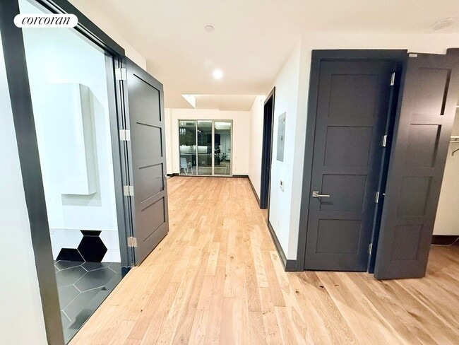 10 Montieth St in Brooklyn, NY - Foto de edificio - Building Photo