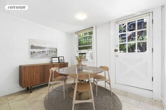 19 Perry St in New York, NY - Building Photo - Building Photo