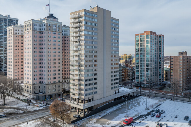 The Statesman in Chicago, IL - Building Photo - Building Photo