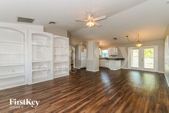 904 NW 8th Pl in Cape Coral, FL - Building Photo - Building Photo