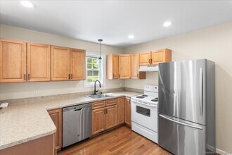 67 Corning Rd in Norwich, CT - Building Photo - Building Photo