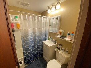 2143 N 67th St, Unit Lower in Wauwatosa, WI - Building Photo - Building Photo