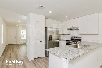 10219 Ickham Ml Ct in San Antonio, TX - Foto de edificio - Building Photo