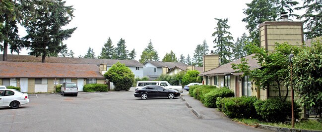 Lincoln Court Apartments in Lakewood, WA - Building Photo - Building Photo